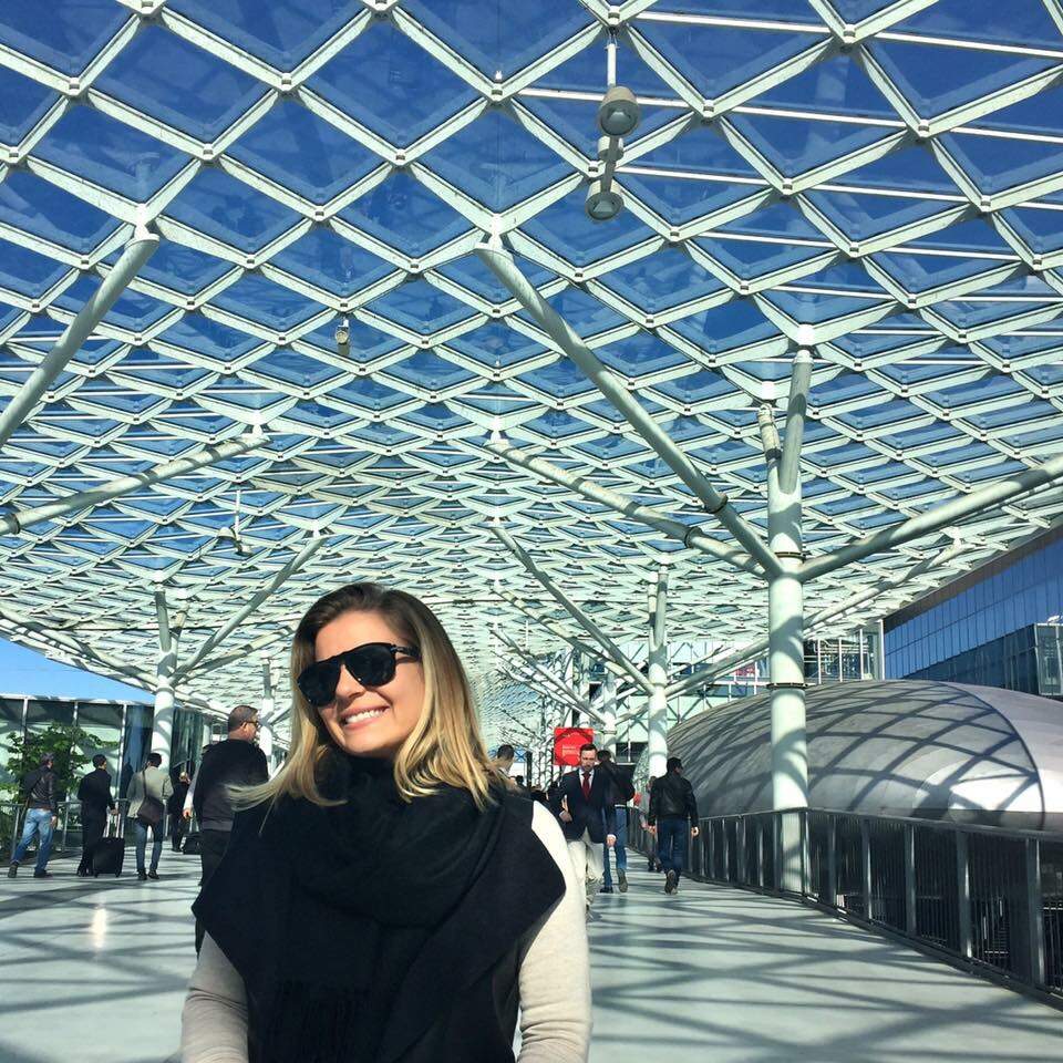 A jovem Natália Schapke, que participa do Salone del Mobile em Milão. (Foto: Divulgação) 