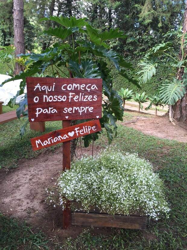 Detalhe da decoração do casamento de Felipe Simas e Mariana Uhlmann (Foto: Reprodução/Instagram)