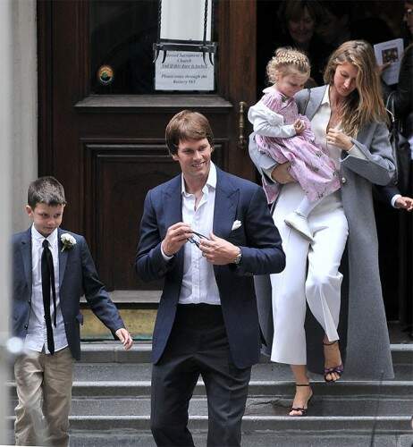 Modelo gaúcha com o marido, Tom Brady, e os filhos. (foto: reprodução)