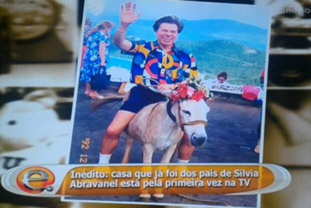 Silvio Santos montado em um jegue