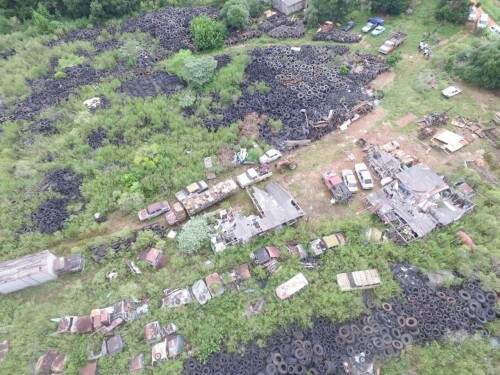 Vista aérea do terreno antes do trabalho de remoção. (foto: Brigada Militar/divulgação)