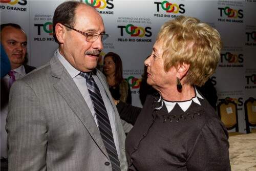 Maria Irene Simões Pessoa Abrantes Zenhas recebeu cumprimentos do governador José Ivo Sartori. (Foto: Pedro Antonio Heinrich/especial)
