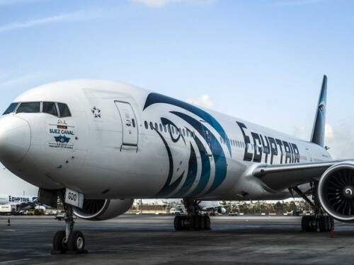 Imagem de arquivo de um avião da EgyptAir na pista do Aeroporto Internacional do Cairo (Foto: Arquivo/AFP)