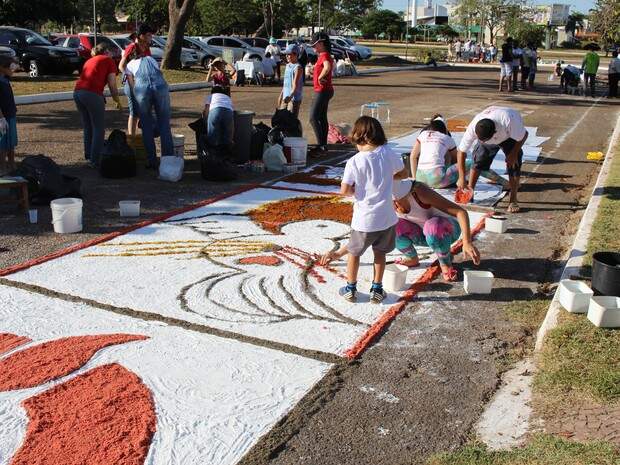 Tapetes de Corpus Christi montados em Palmas, Tocantins. (Foto: Reprodução) 
