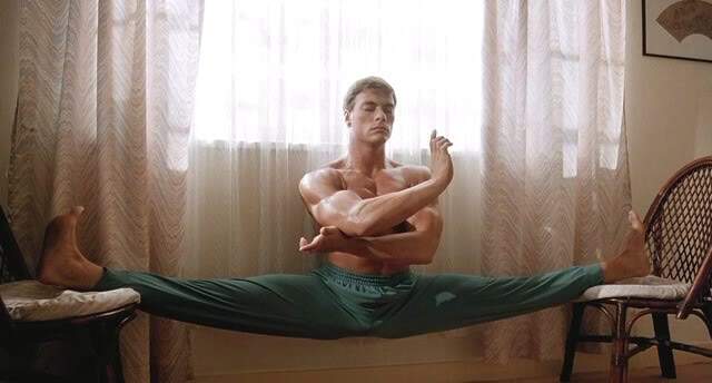 Jean-Claude Van Damme em cena do filme "O Grande Dragão Branco". (Crédito: Reprodução)