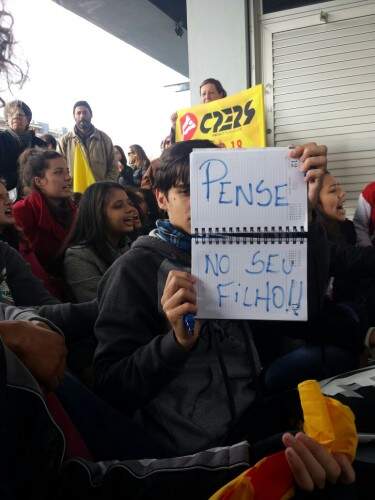Manifestação em apoio aos professores (Foto:Cpers/Divulgação)