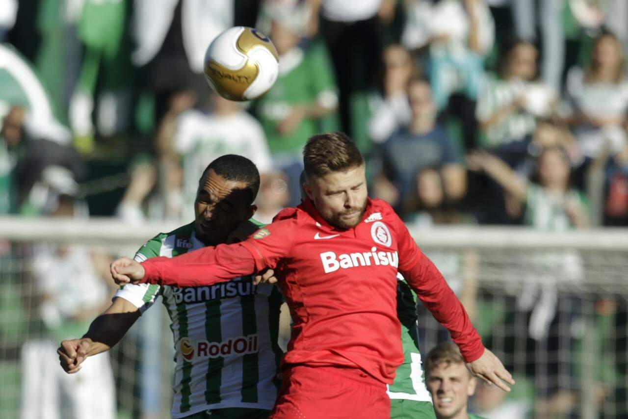 Sasha lutou bastante e ajudou o Colorado a chegar à vitória. (Foto: Itamar Aguiar/Agência Freelancer)