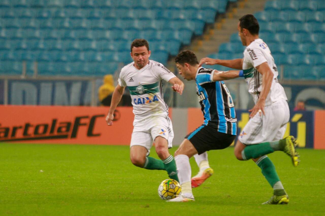 Giuliano foi fez partida esforçada. (Foto: Murilo Carvalho/Agência Freelancer)