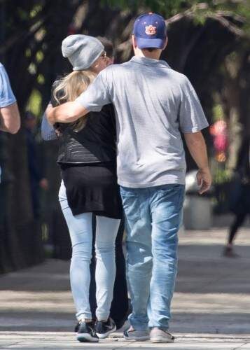 Leonardo DiCaprio e a modelo polonesa Ela Kawalec. (foto: reprodução)