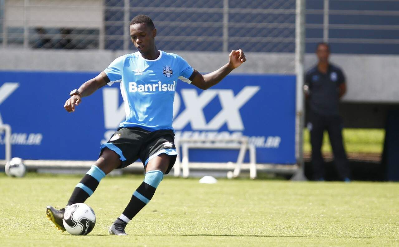 Lincoln estendeu vínculo com o Tricolor até 2019. (Foto: Lucas Uebel/Grêmio)