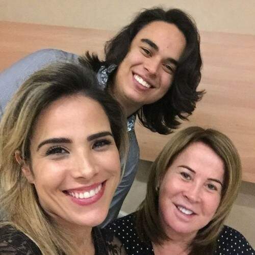 Ex de Zezé Di Camargo publicou uma foto com os dois filhos no Instagram. (foto: reprodução)