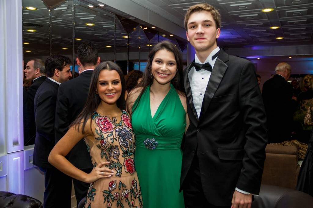 Valentina Velásquez Torres Machado com Mariana Raskin e Lucas Félix. (Foto: Pedro Antonio Heinrich/especial)