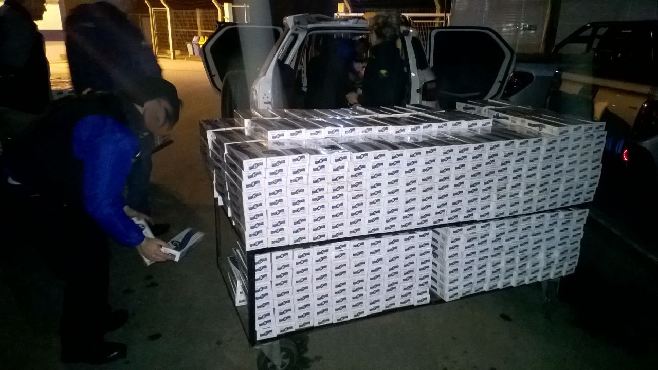 As mercadorias e os veículos, avaliados em R$ 150.000,00, foram encaminhados ao depósito da Receita Federal. (Foto: Receita Federal/Divulgação)