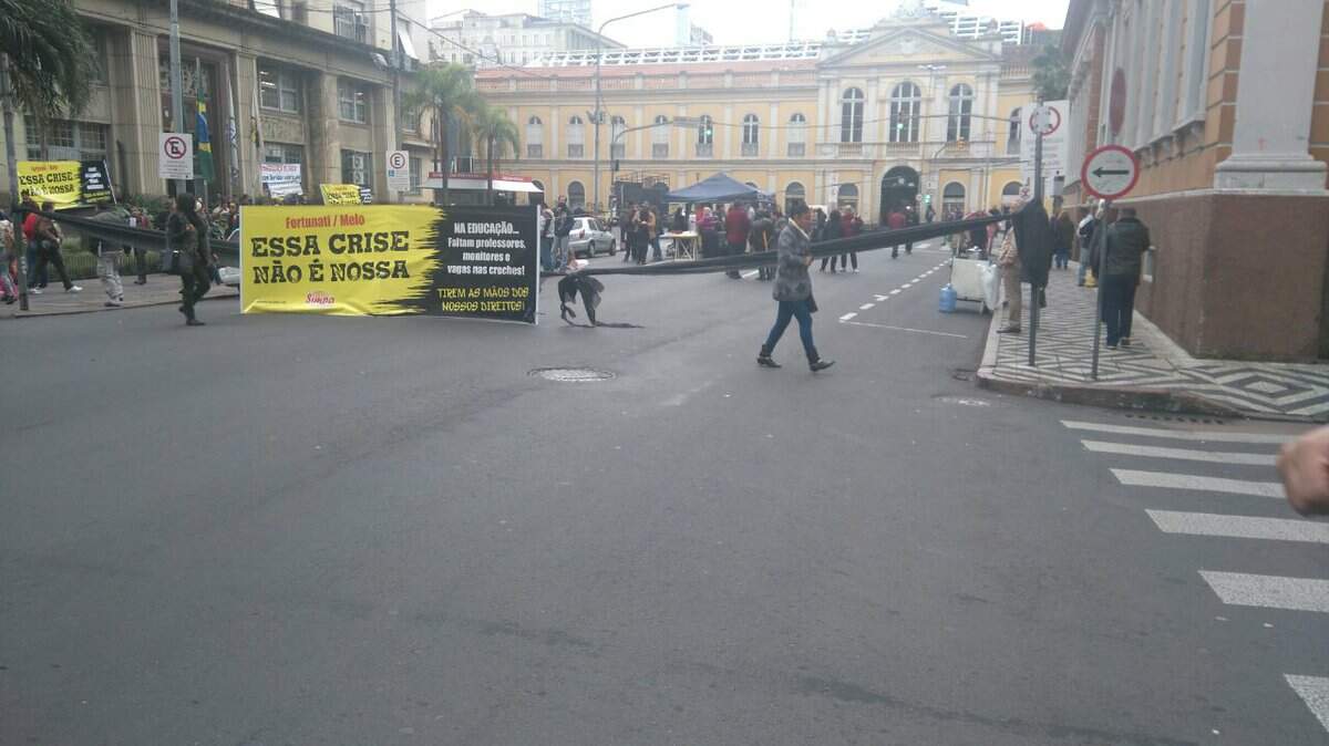 Municipários realizam protesto no Centro de Porto Alegre. (Foto:EPTC/Divulgação)