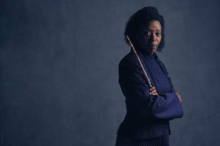 Noma Dumezweni caracterizada como Hermione. (Foto: Reprodução) 