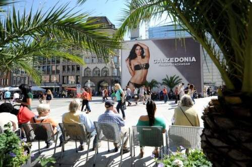 Modelo Adriana Lima está no centro de uma polêmica em Munique. (Foto: Reprodução)