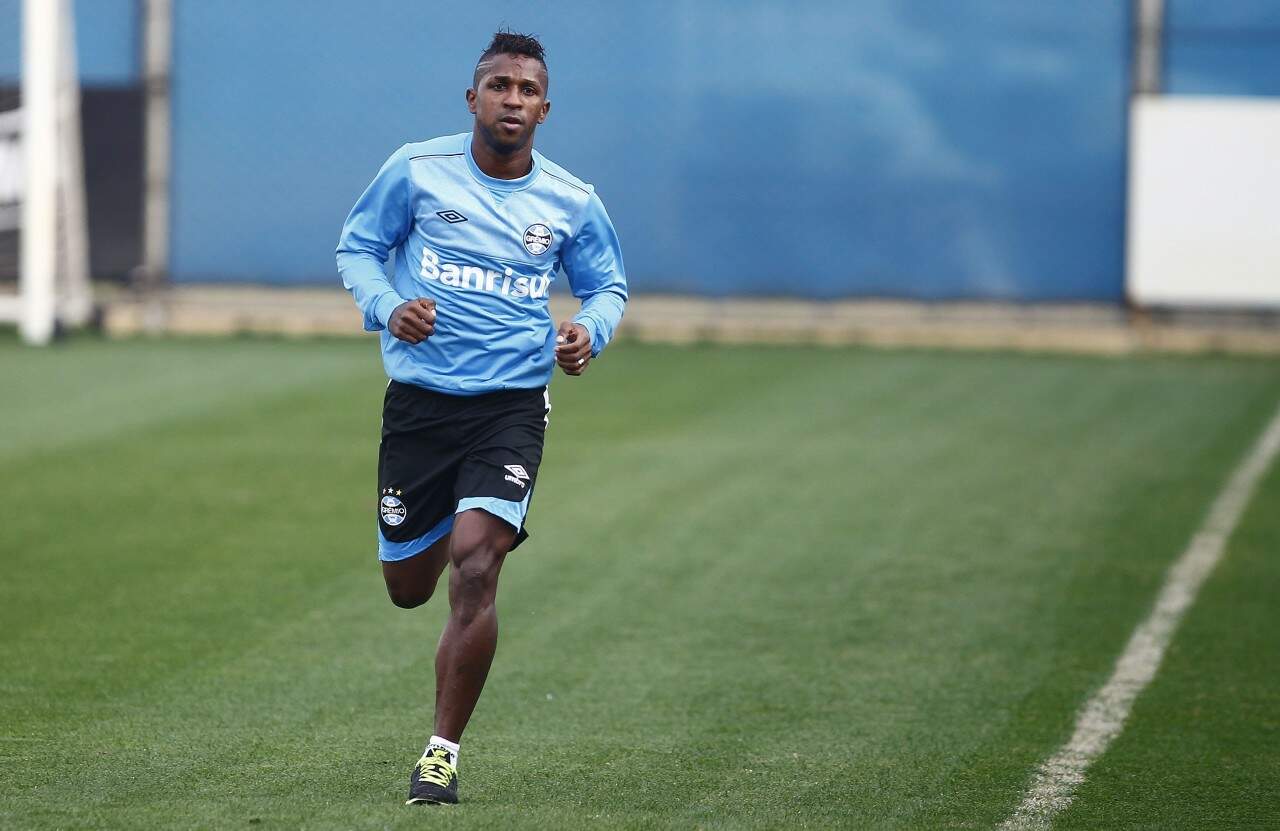 Equatoriano está recuperado e só depende da vontade de Roger para ser escalado. (Foto: Lucas Uebel/Grêmio)