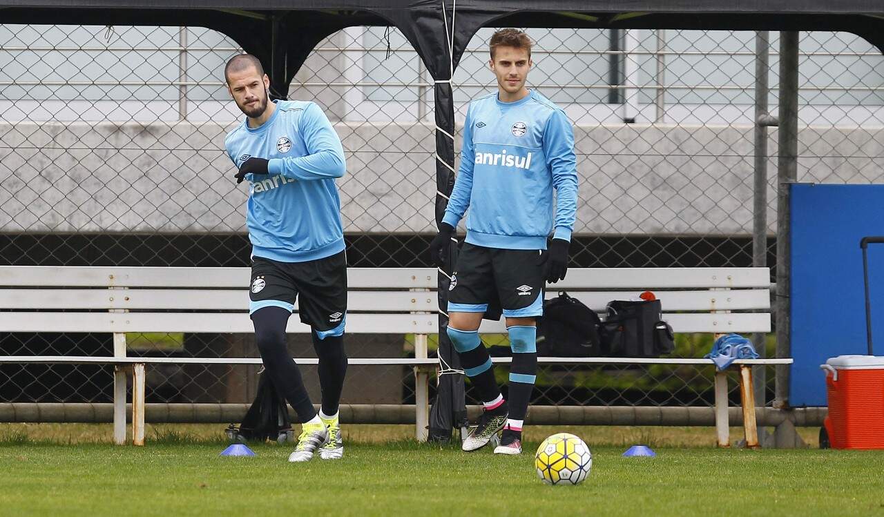 Defesa terá Fred (E) e Bressan como titulares por causa de lesões. (Foto: Lucas Uebel/Grêmio)