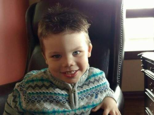 Lane Graves, 2 anos, morreu após ser arrastado para a água por um jacaré. (Foto: Reprodução)