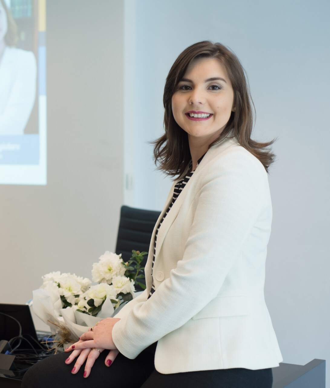 A consultora de comunicação Ana Paula Megiolaro ministra palestra no espaço Nós Coworking, no Shopping Total. (Foto: Divulgação) 