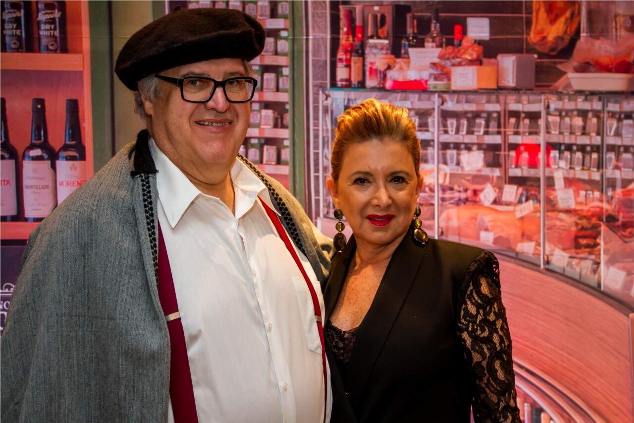 Iara Jalfim e Irajá Barreto nos festejos do Mérito Atacadista-“Barriga no Balcão” no Country Club. (Foto: Pedro Antonio Heinrich/especial)
