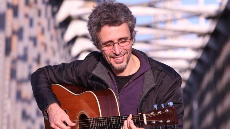 O músico Vitor Ramil é o convidado especial do Sarau dos 17 Anos, no Ocidente. (Foto: Satolep Press/divulgação)