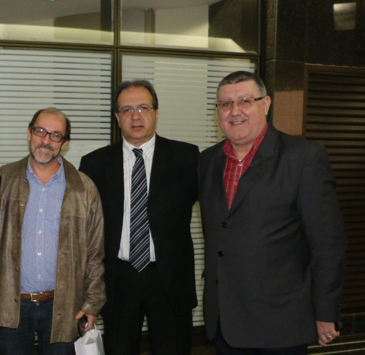 Marcos Santuario, Gustavo Vitorino e Sérgio Jost prestigiaram o novo lançamento da Kia Sun Motors. (Foto: Eduardo Malo/Divulgação) 