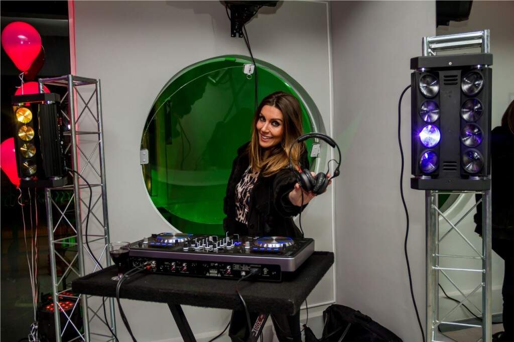 A DJ Analú Giacomolli agitou a inauguração da academia. (Foto: Pedro Antonio Heinrich/especial)