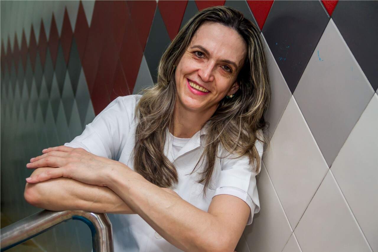 Marivone Mai: técnica de massagem entusiasma o grupo feminino que vai à Sauna e SPA Porto Alegre. (Foto: Pedro Antonio Heinrich/especial)