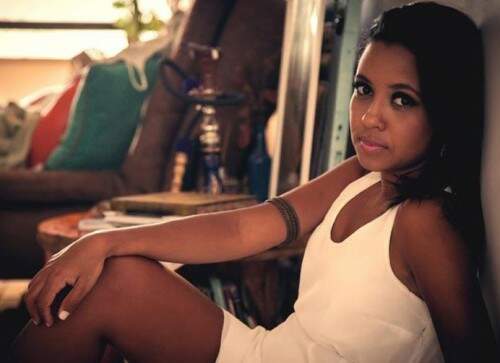 Vocalista da banda baiana Sertanília afirmou que recebeu socos na face e no pescoço, o que causou lesão em sua córnea do olho direito. (Crédito: Reprodução)