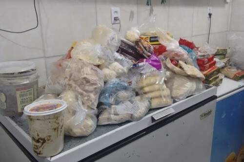 Além da apreensão dos produtos, a assadeira de carne teve o uso suspenso  (foto: Divulgação PMPA)