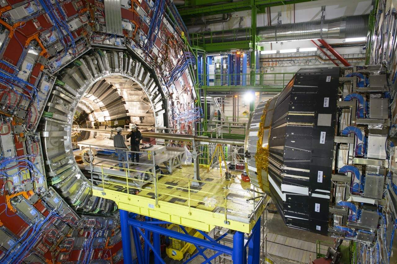 Large Hadron Collider é o maior acelerador de partículas do mundo. (Crédito: Reprodução)