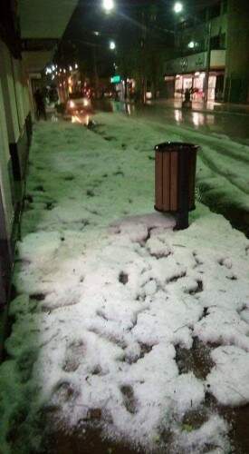 Granizo em Não-Me-Toque bloqueou ruas e avenidas (foto MetSul/Facebook)