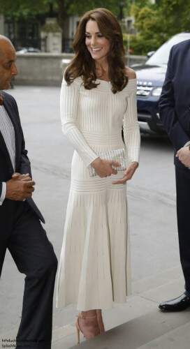 Vestido custa R$ 9.780.  (foto: reprodução)