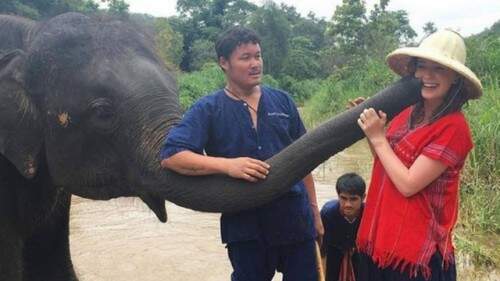 Marina Ruy Barbosa com elefante na Tailândia. (Foto: Reprodução Instagram)
