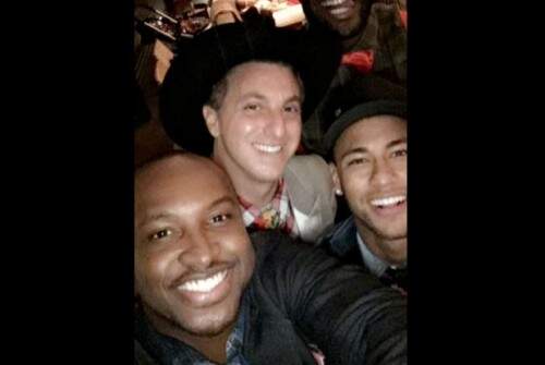 Neymar em festa na casa de Luciano Huck. (Foto: Reprodução)  