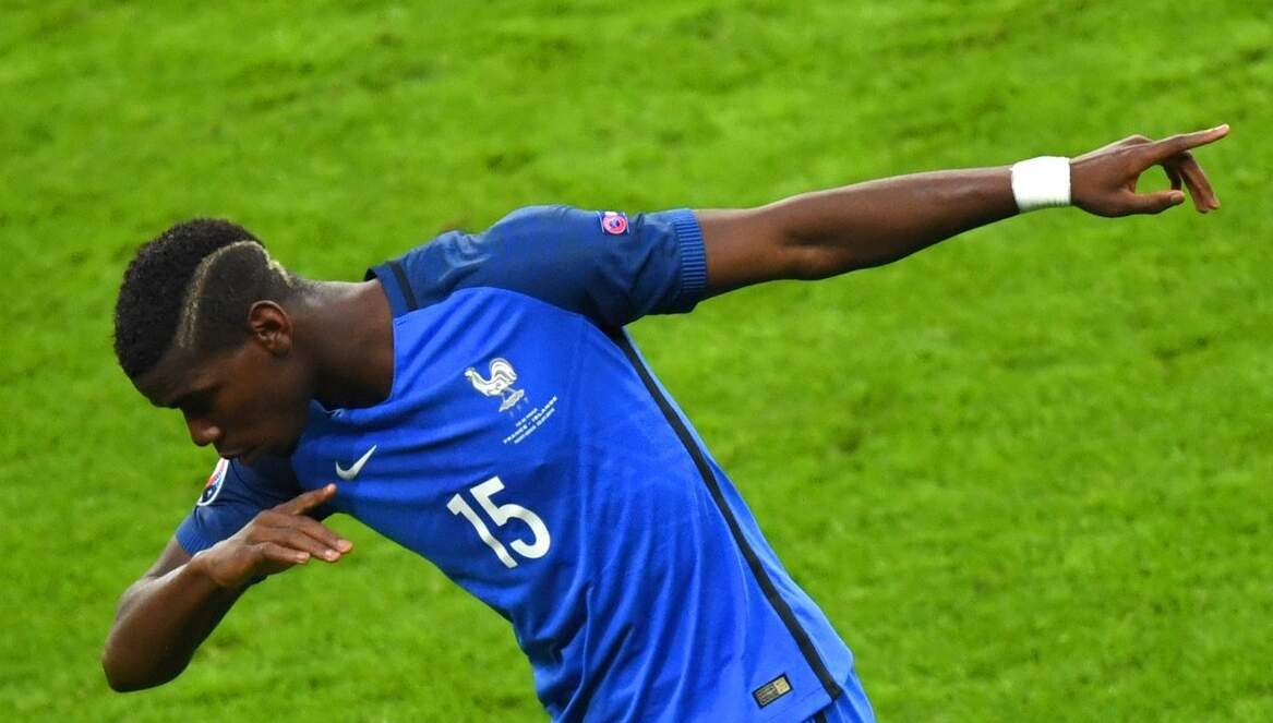 Pogba anotou um tento de cabeça no Stade de France. (Foto: Euro/Twitter)