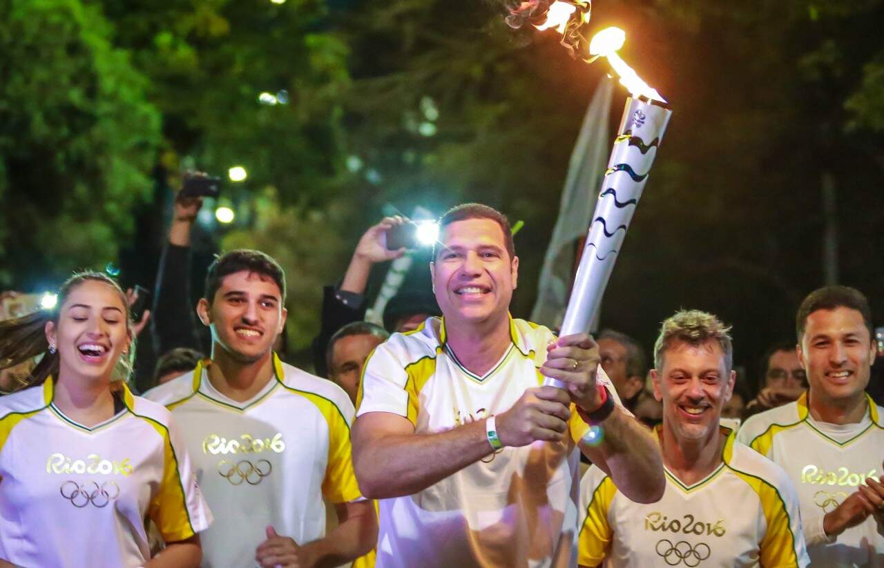 Ex-medalhistas brilharam pelas ruas da cidade de Porto Alegre com o símbolo dos Jogos. (Foto: Emmanuel da Rosa/Agência Preview)