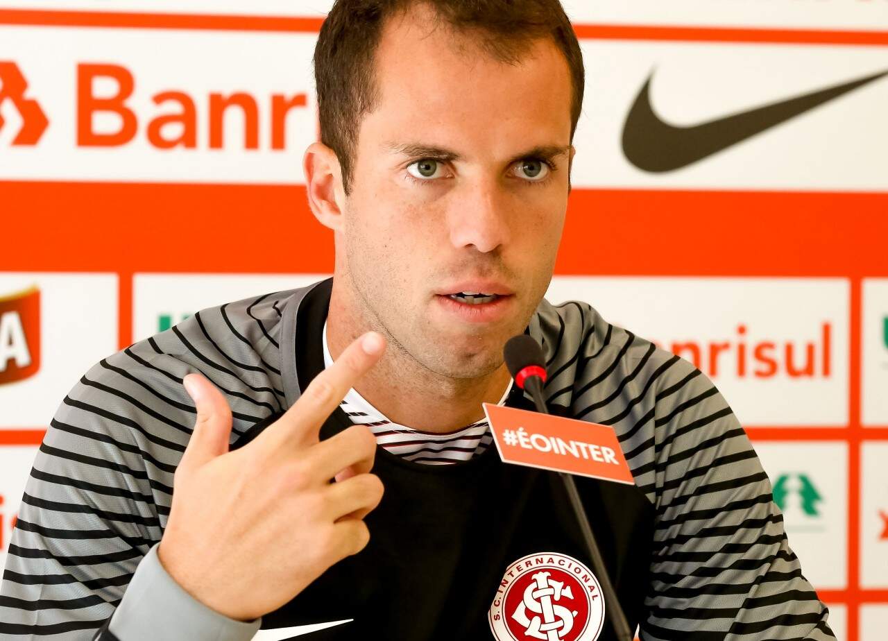 Goleiro Marcelo Lomba foi apresentado neste sábado e estreia na meta no domingo. (Foto: Marcos Nagelstein/Agência Freelancer)