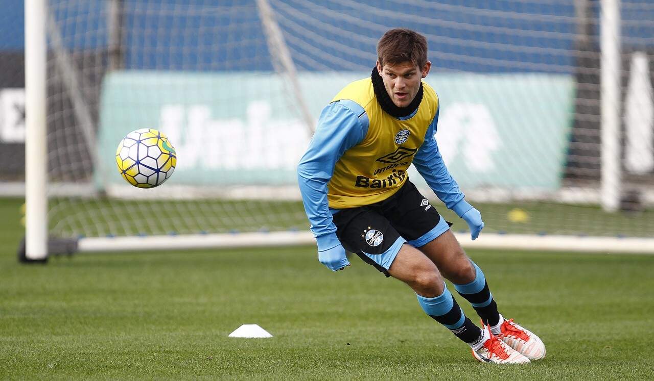 Kannemann treinou entre os reservas e se destacou nos lances defensivos pelo alto. (Foto: Lucas Uebel/Grêmio)