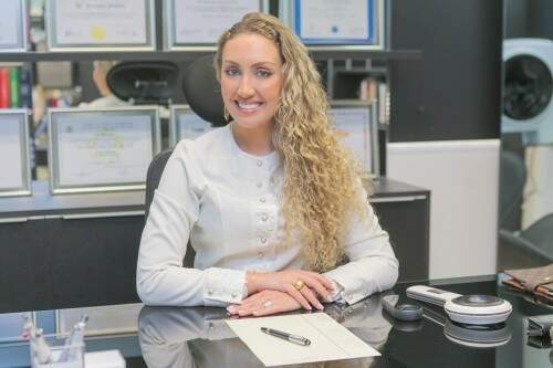 “Importância de escolher um profissional qualificado também está no pós-procedimento ou cirurgia”, destaca a médica Fernanda Nichelle. (Foto: Divulgação)