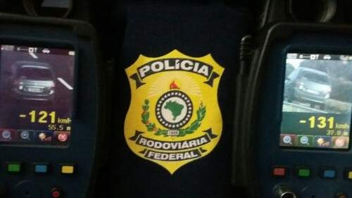 Para fiscalizar, agentes utilizam mais de um radar no mesmo trecho da rodovia. (Foto: PRF/Divulgação)