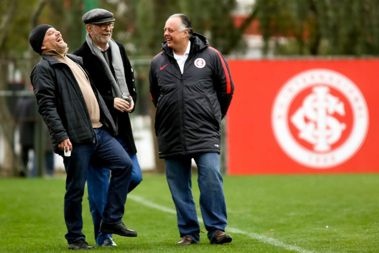 Nova diretoria com Newton Drummond, Ibsen Pinheiro e Fernando Carvalho acompanha os trabalhos.