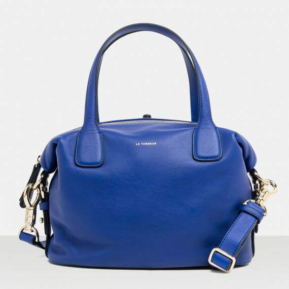 Tendência: o azul, como o da bolsa Le Tanneur, é uma das cores deste verão na França. (Foto: Le Tanneur/Reprodução) 