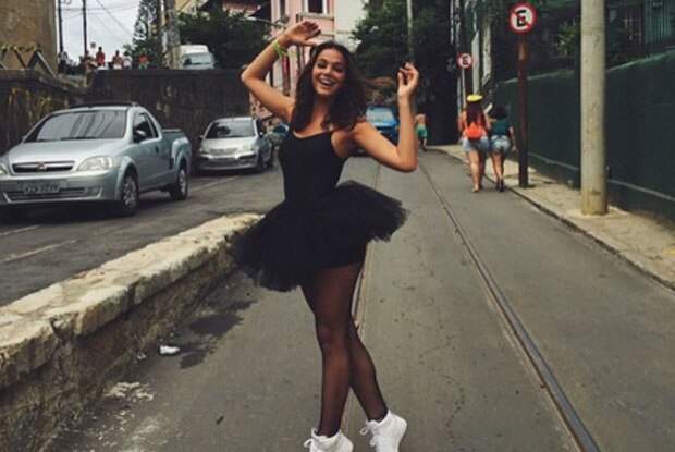 Olha que linda que a atriz ficou fantasiada de bailarina para o Carnaval. 355 mil pessoas aprovaram.(Foto: Reprodução/Internet)