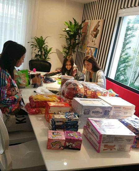 Familiares de Anitta organizam as doações de São Cosme e Damião (Foto: Reprodução/ Snapchat)