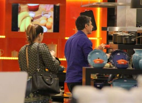 Eles viram algumas panelas mas não compraram nada (foto: Ag.News)