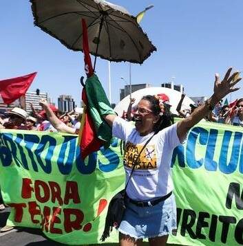 Protesto em Brasília. Manifestantes entoaram o coro: "Golpistas, fascistas, não passarão". (Foto: Marcelo Camargo/ABr)