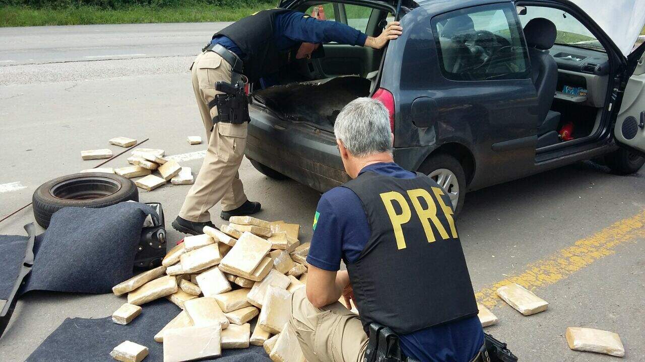Apreensão de 178 quilos de maconha em Santa Maria. (Foto: PRF/Divulgação)