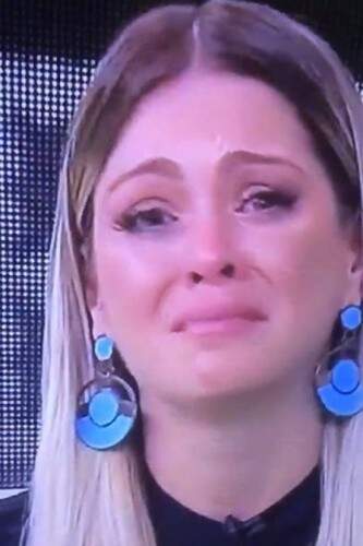 Torcedora do Inter, apresentadora e ex-Miss Brasil Renata Fan chora com a chance de Série B. (Foto: Reprodução / Twitter)